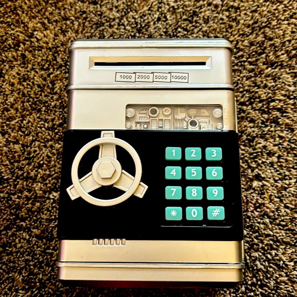 This is a unlocked safe that is able for you to use it’s absolutely great